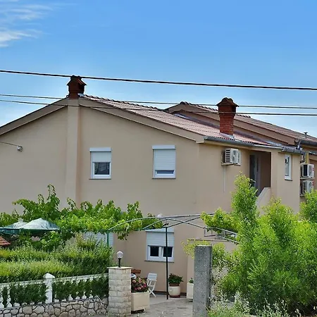 Danijela Apartman *