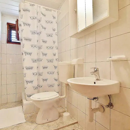 Danijela Apartman *